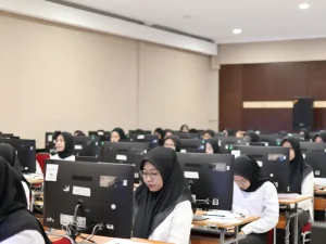 foto peserta seleksi casn ketika masuk ruangan