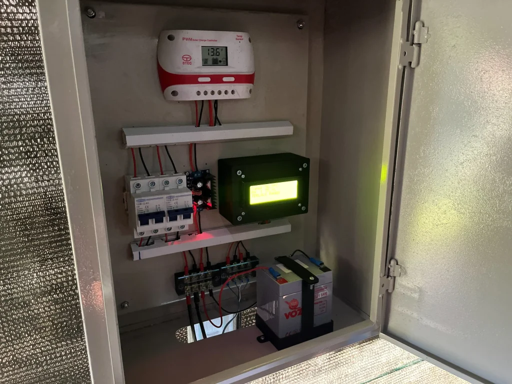 Sistem monitoring sederhana berbasis IoT