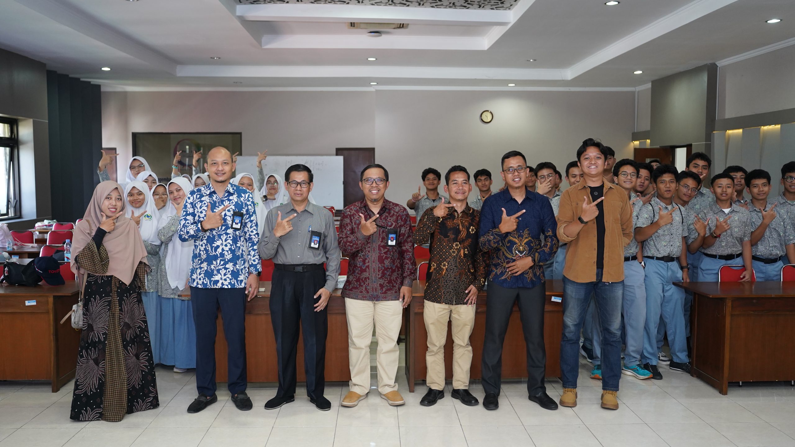 Sekolah Vokasi UNS Terima Kunjungan dari SMA Islam Nurul Fikri Boarding ...
